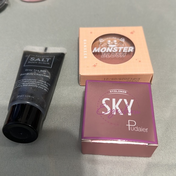 BNIB Makeup Bundle - Picture 7 of 7